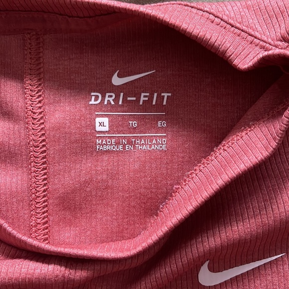 Nike dri-fit top - Picture 2 of 2